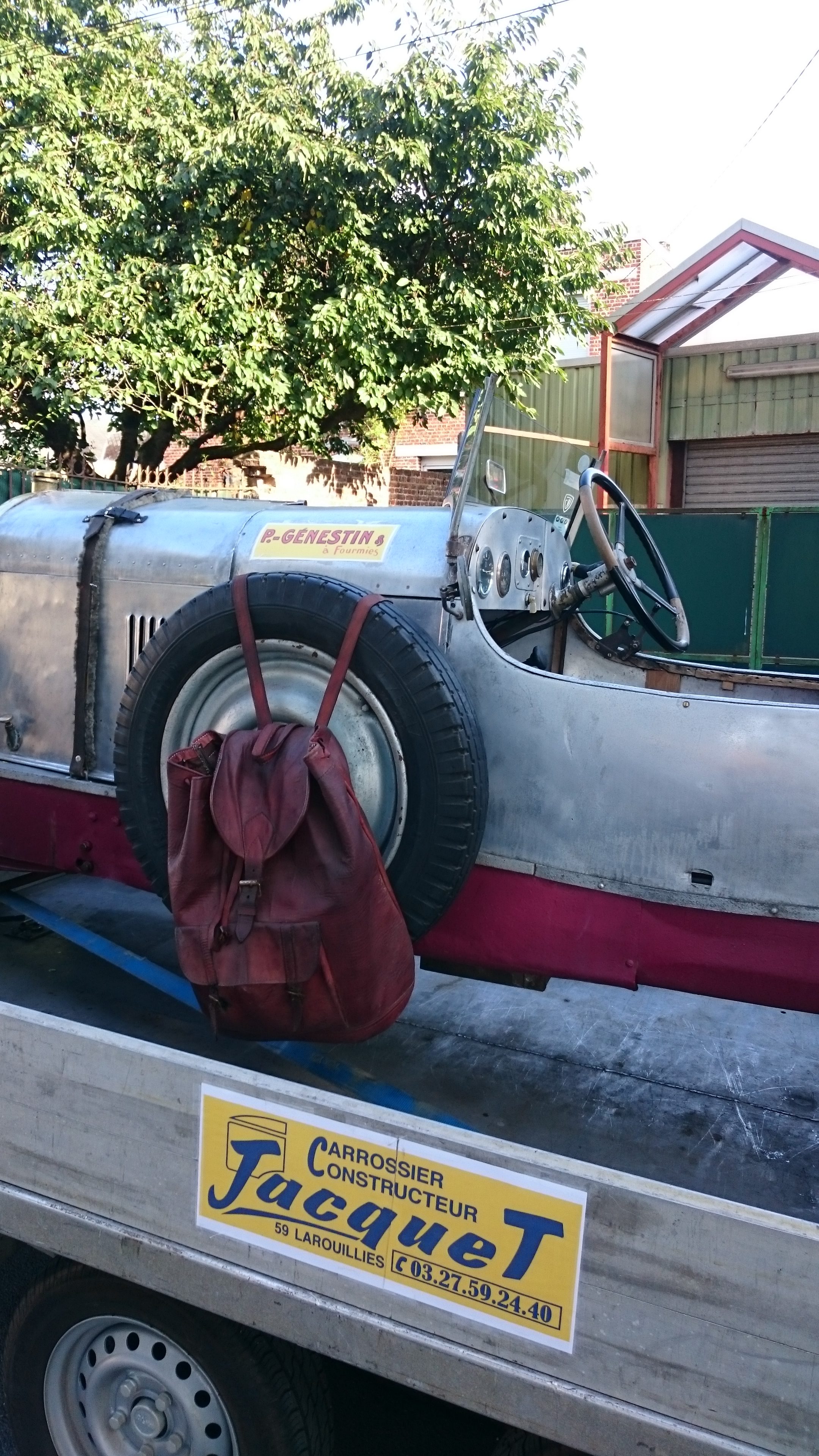 une voiture Genestin à Fourmies