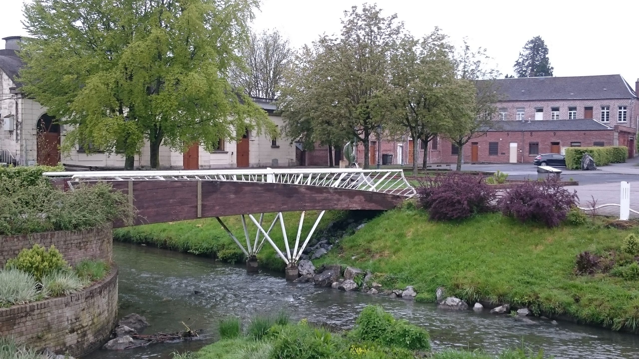 passerelle près de l'Hôtel de Ville de Wignehies