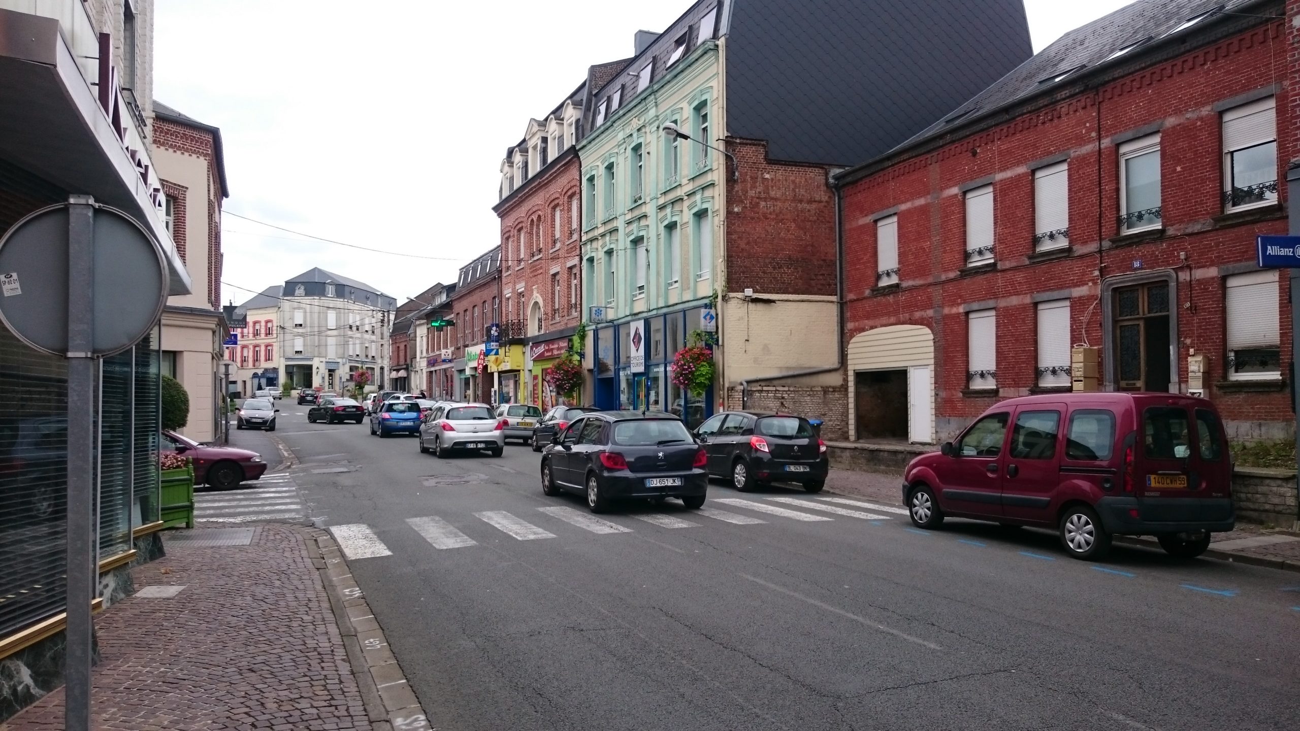 la rue commerçante Jean Jaurès, dans le centre de Fourmies