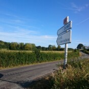 panneaux indications à Baives