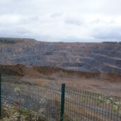 vue de la carrière CCM depuis le Belvédère de Wallers en Fagne